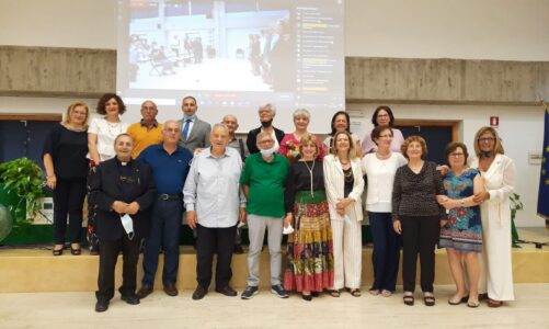 50 anni dalla prima classe: L’Iis festeggia mezzo secolo di attività scolastica con i primi studenti della scuola ramacchese