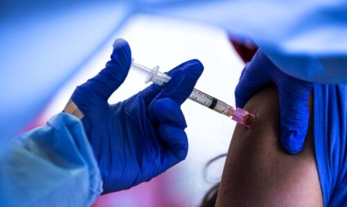 Il Covid continua a contagiare: numeri alti e un altro decesso. Richiesto un altro punto vaccinale