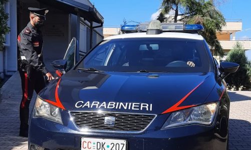 Insulta e minaccia i carabinieri: 28enne denunciato per oltraggio a pubblico ufficiale