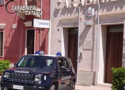 Evadono dai domiciliari e i carabinieri li inseguono: arrestati due fratelli