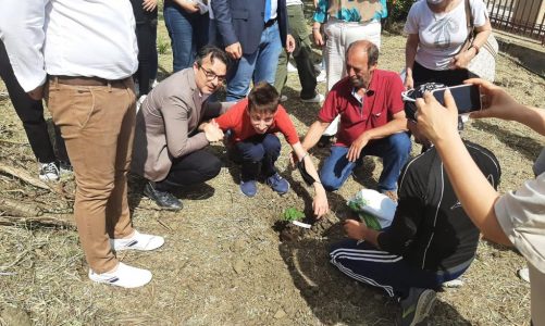 In campo per salvare l’ambiente. L’Iis aderisce al progetto “Un albero per il futuro”